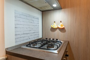 Kühlschrank, Ofen, Herdplatte, Geschirrspüler