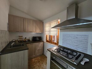 Réfrigérateur, four, plaque de cuisson, lave-vaisselle