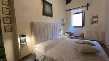 1 dormitorio, tabla de planchar con plancha, wifi