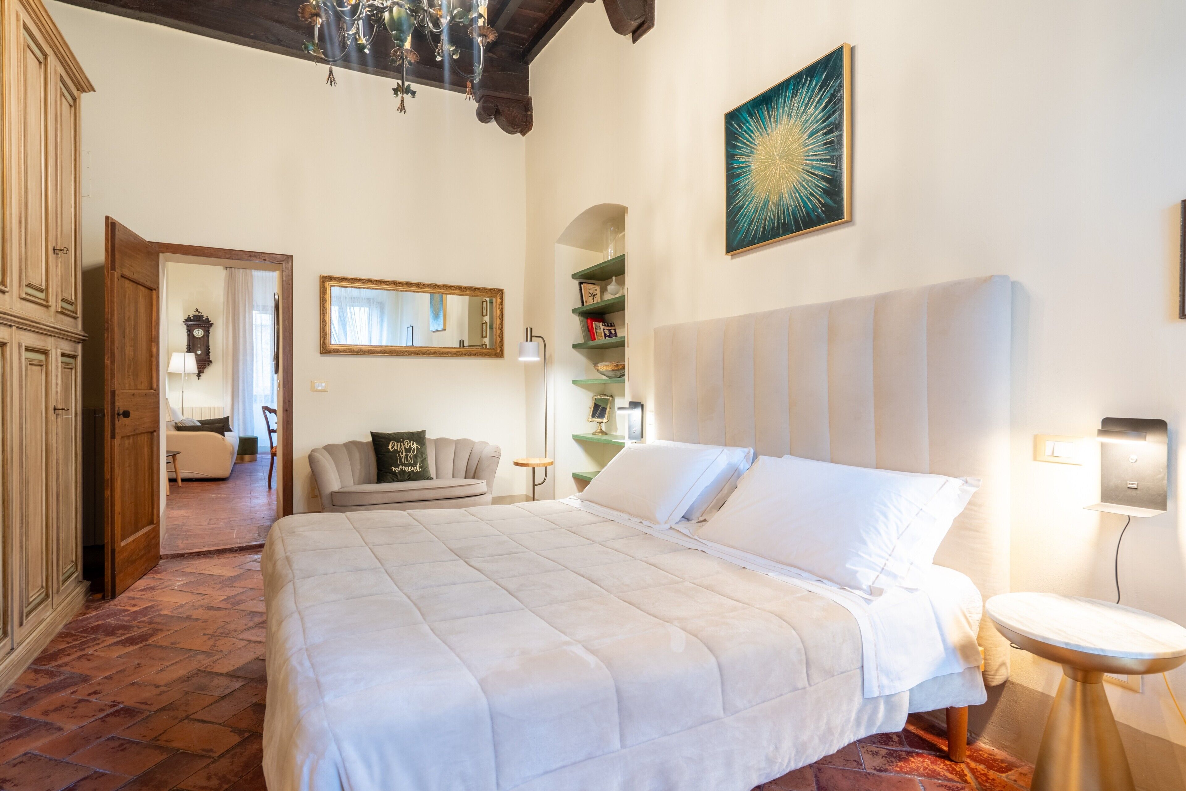 1 habitación, tabla de planchar con plancha, wifi y ropa de cama 