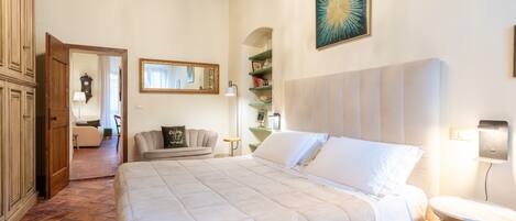 1 多间卧室、熨斗/熨衣板、WiFi、床单