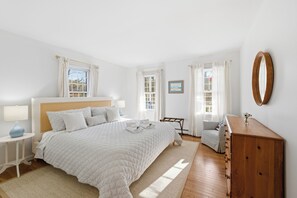 4 bedrooms, iron/ironing board, WiFi, bed sheets - New! 4BR Fire Pit, Ping Pong, Movie Room (Harwich)
