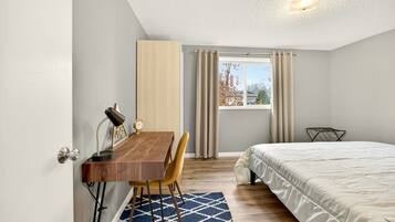 Nhà tiện nghi đơn giản, 3 phòng ngủ, được phép mang theo vật nuôi | Màn/rèm cản sáng, bàn ủi/dụng cụ ủi quần áo