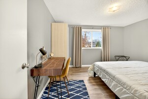 Cortinas blackout, tabla de planchar con plancha y wifi gratis 