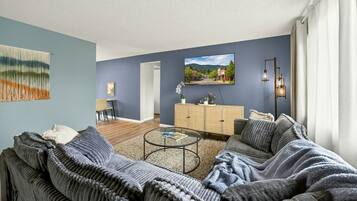 Comfort House, 3 Bedrooms, Pets allowed | Living area