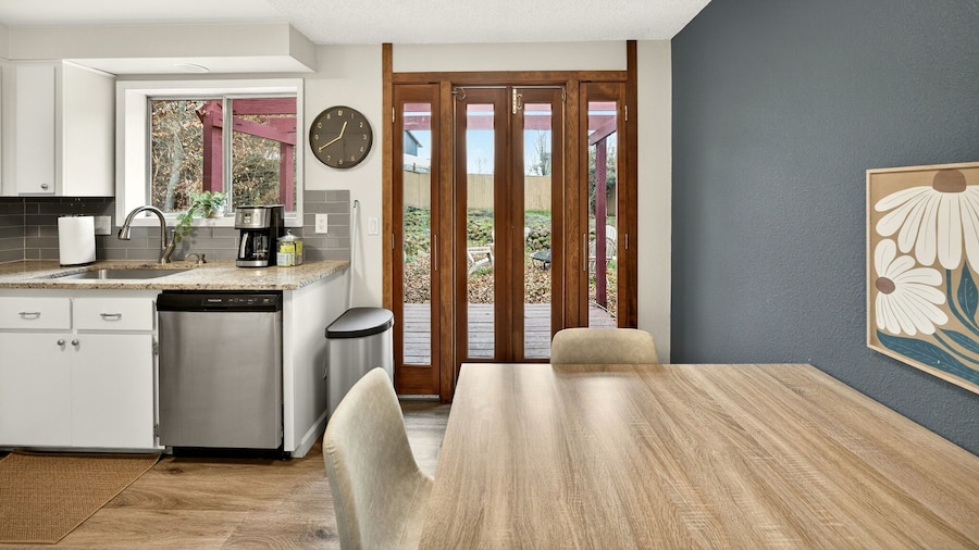 Clearview Comfort 3BR Near Airport