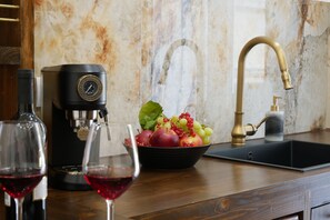 Full-size fridge, microwave, oven, stovetop - Barocci Home (Roma)