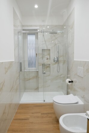 Hair dryer, towels, soap, shampoo - Barocci Home (Roma)