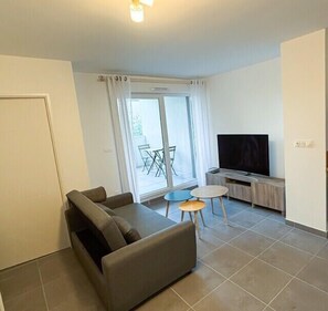 TV - Modern apartment in Castelnau-le-Lez (Castelnau-le-Lez)