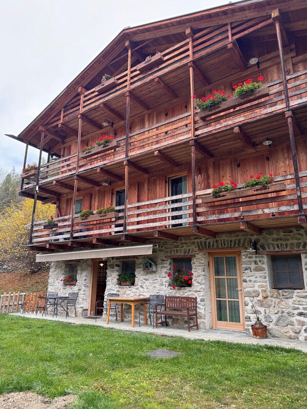 Exterior - Apartment 'Chalet Panorama Rabbi' with Mountain View, Shared Garden and Wi-Fi (San Bernardo)