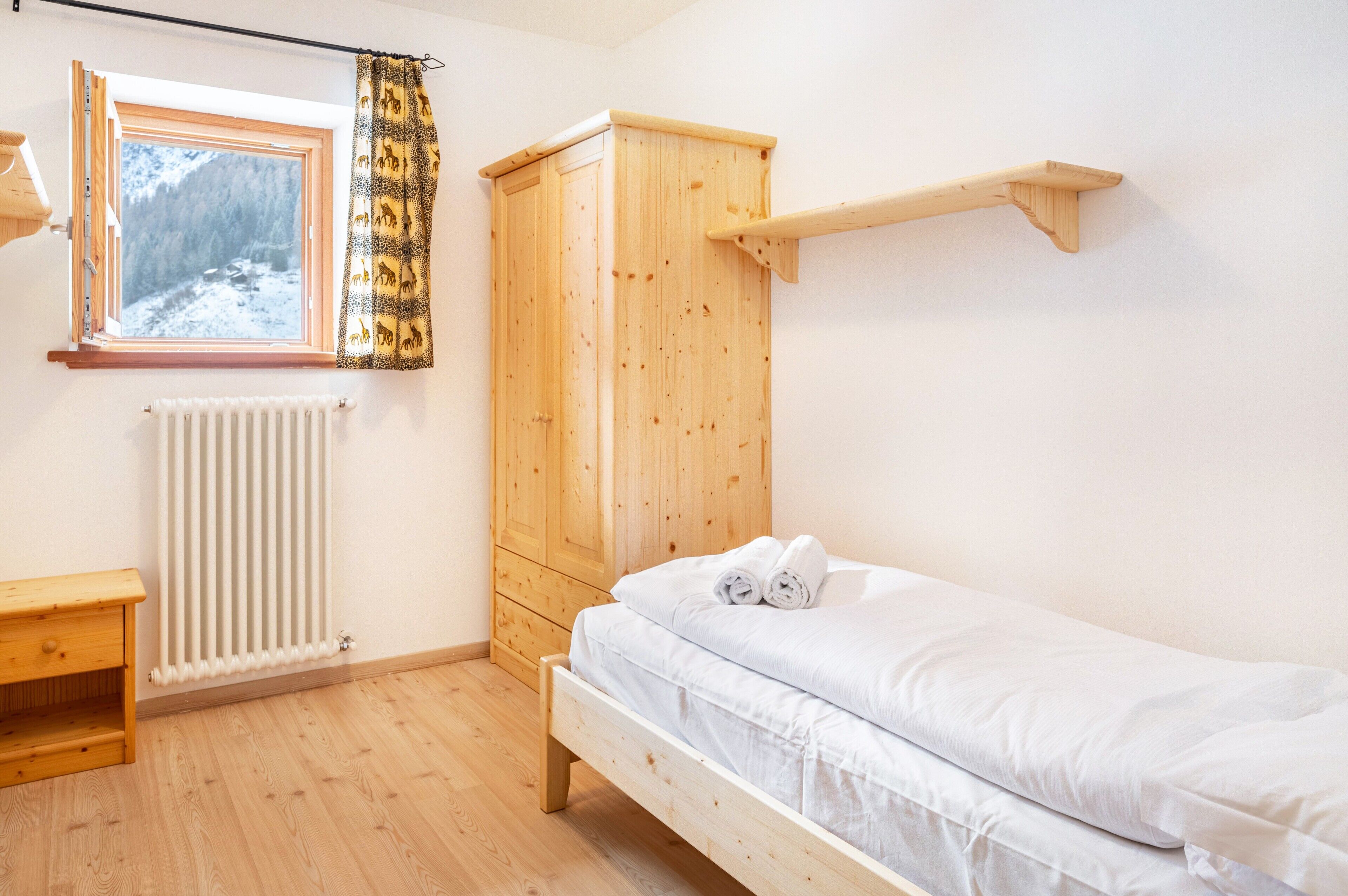 3 camere, una scrivania, ferro/asse da stiro, Wi-Fi