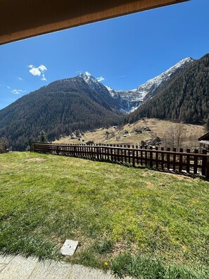 Property grounds - Chalet Panorama Rabbi with Mountain Views in Val di Rabbi (San Bernardo)
