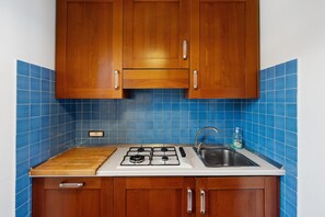 Refrigerador, microondas, placa de cocina, lavavajillas