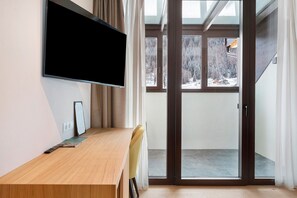 Interior - Room 'Murrer Suite 304' with Mountain View, Shared Garden and Wi-Fi (Sarntal)