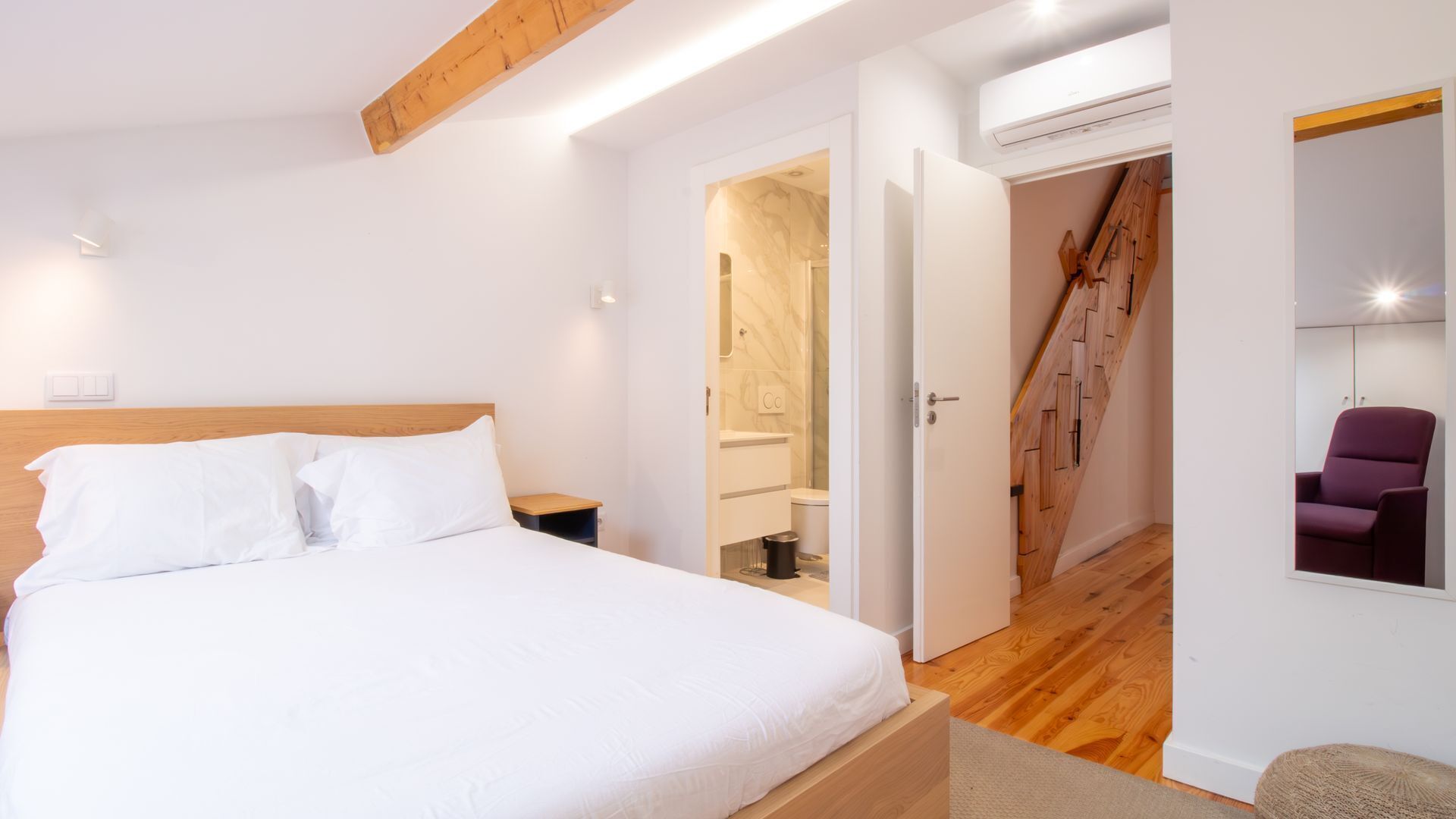 Iron/ironing board, free WiFi, bed sheets
