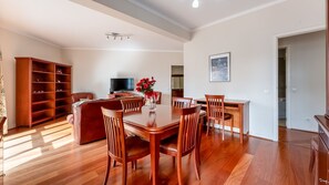 Dining - T2 Acolhedor na Baixa de Faro by LovelyStay (Faro)