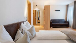 Room - Room “Murrer Junior Suite 210” with Mountain View, Shared Garden and Wi-Fi (Sarntal)