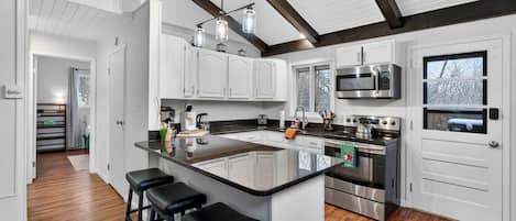 Kühlschrank, Ofen, Herdplatte, Geschirrspüler