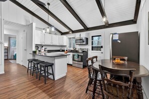 Fridge, oven, stovetop, dishwasher - Mountain Retreat w 2 Living Spaces & Scenic Deck (Harpers Ferry)