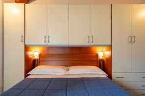 1 bedroom, iron/ironing board, WiFi, bed sheets - Apartment 'Terrazza Sulla Val D'Orcia' with Shared Pool, Private Terrace and Wi-Fi (Radicofani)