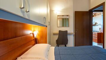 1 habitación, tabla de planchar con plancha, wifi y ropa de cama