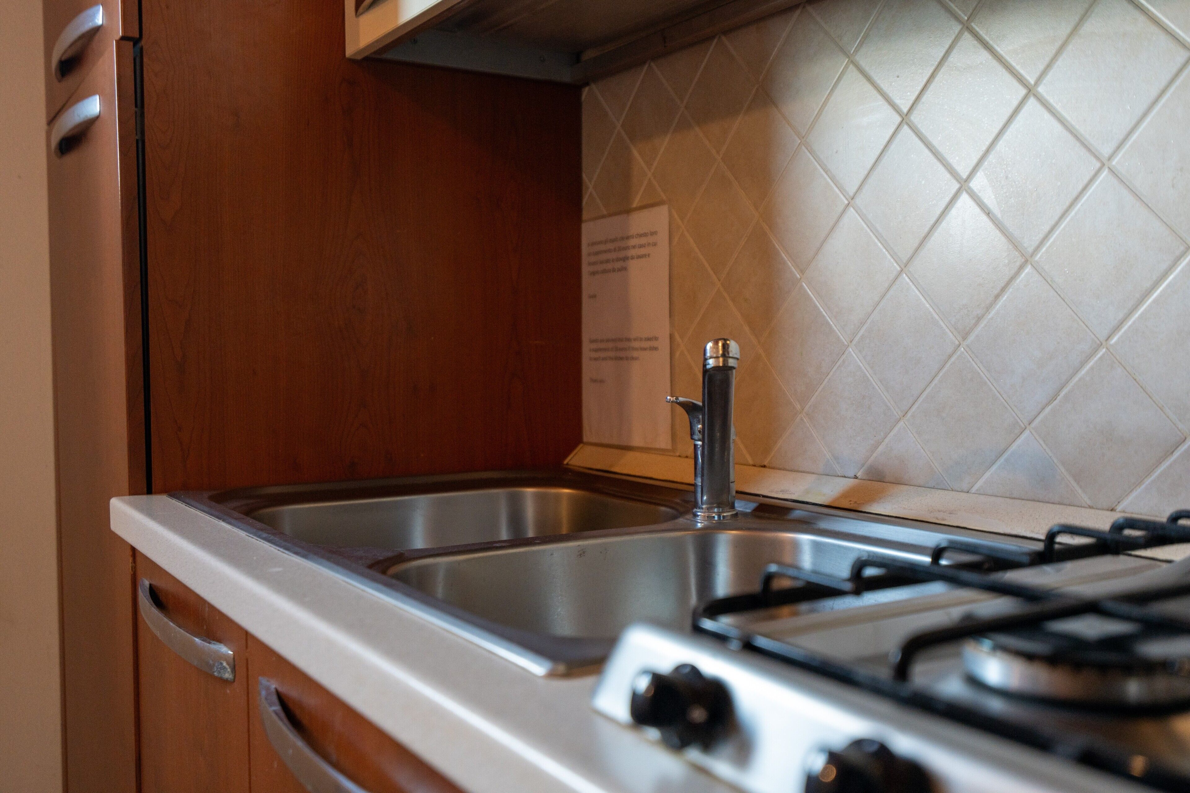 Frigorifero, microonde, forno, piano cottura