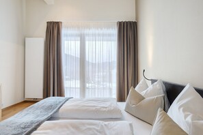 1 bedroom, WiFi, bed sheets - Murrer Double Room 305 with Mountain View, Spa and Wellness Area (Sarntal)