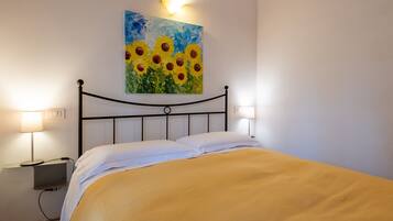 2 slaapkamers, een strijkplank/strijkijzer, wifi, beddengoed