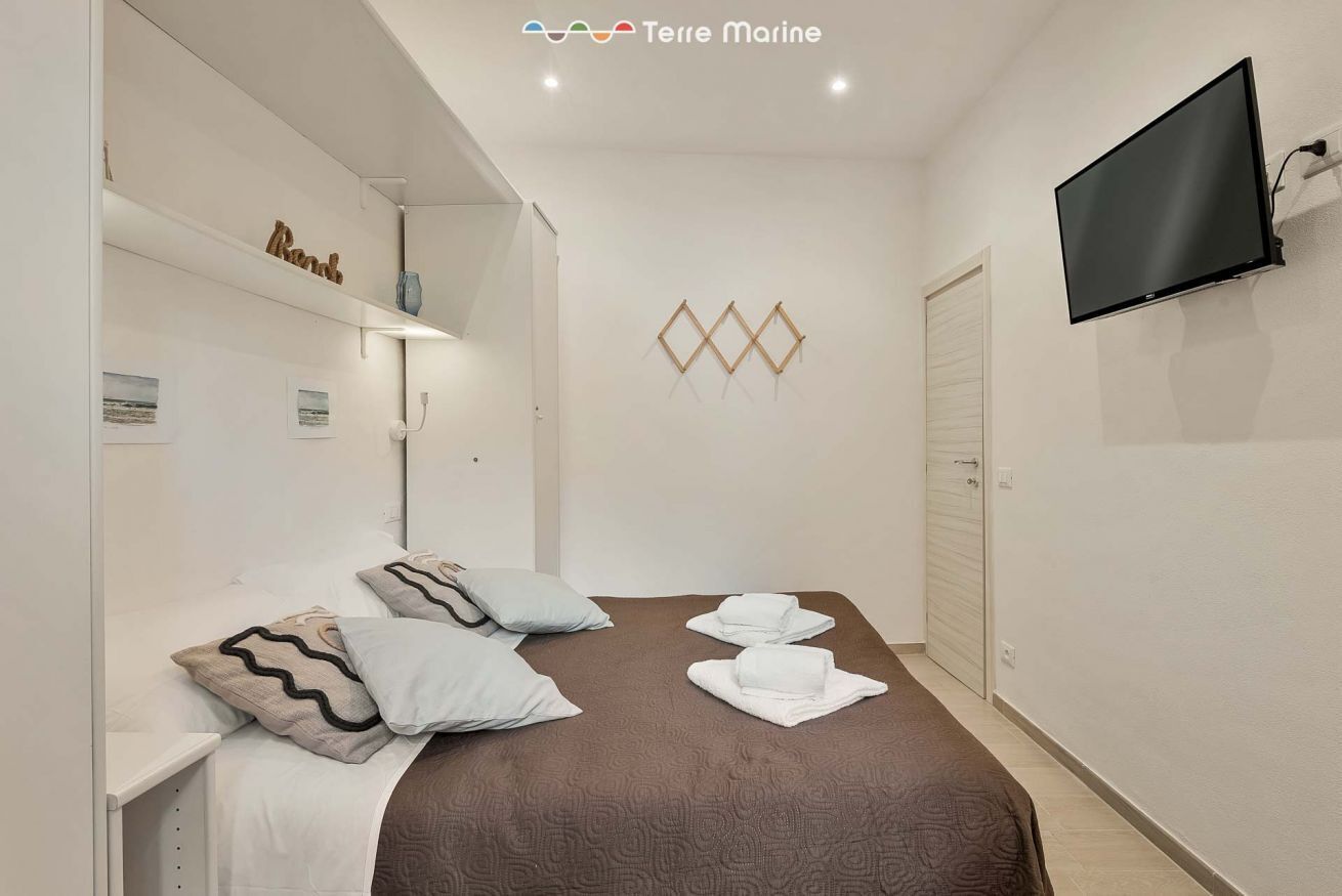 2 chambres, fer et planche à repasser