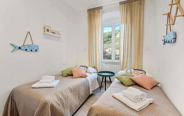 2 chambres, fer et planche à repasser