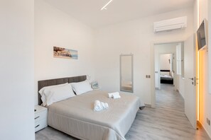 2 chambres, fer et planche à repasser, Wi-Fi, draps fournis