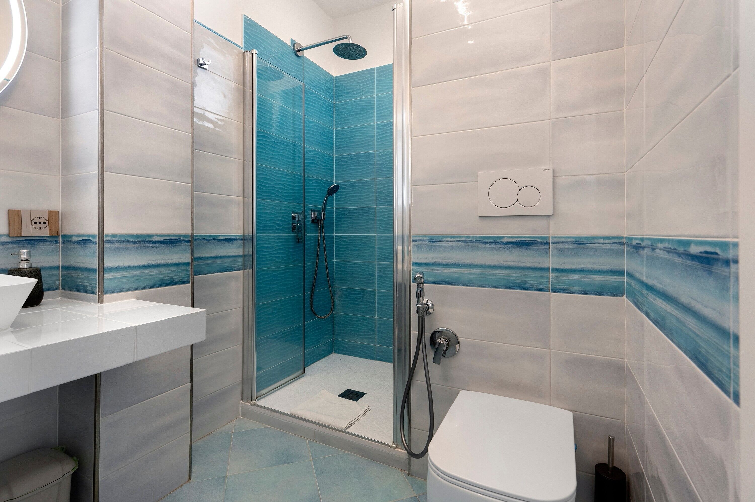 淋浴设施、吹风机、毛巾