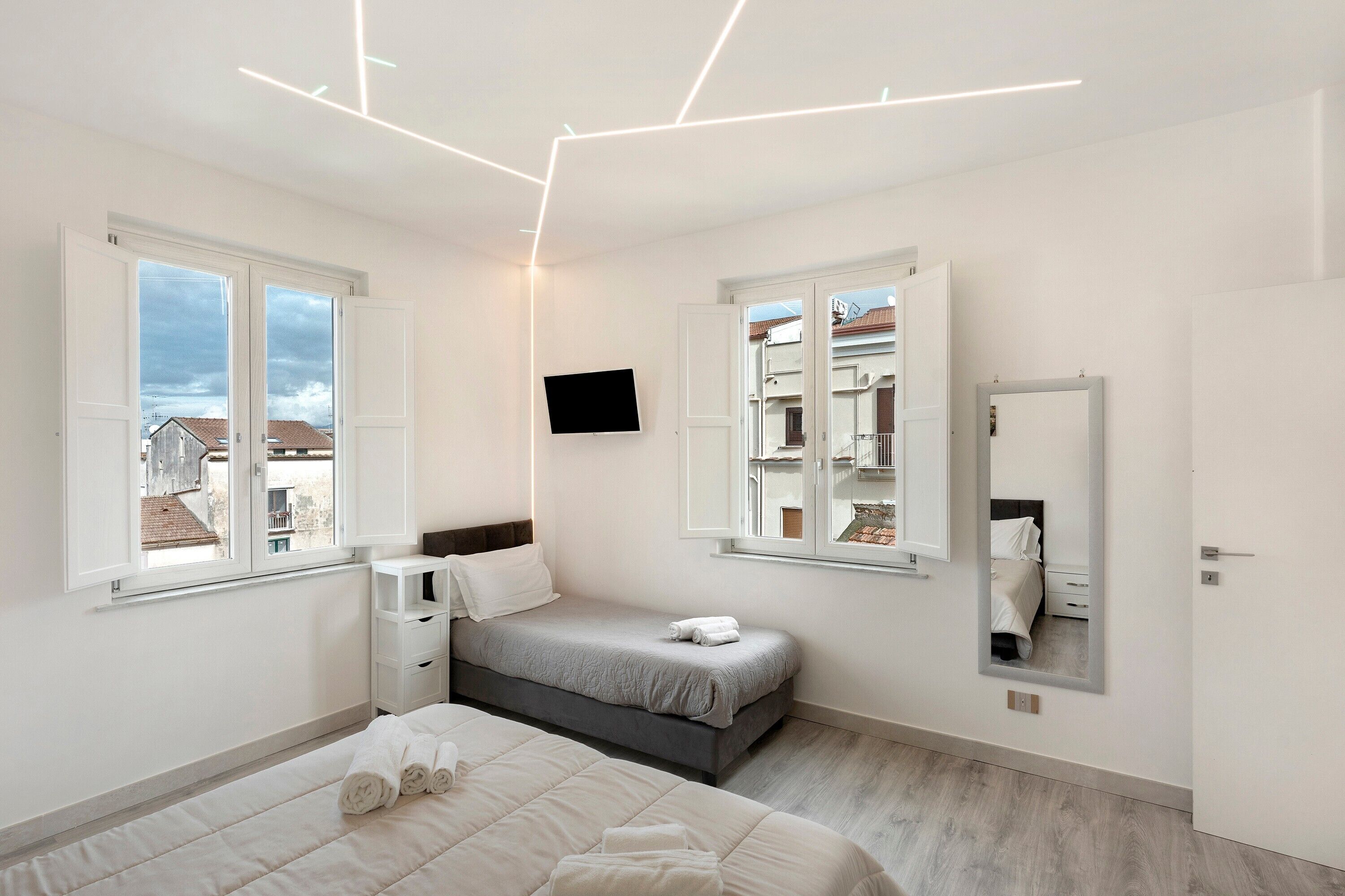 2 多间卧室、熨斗/熨衣板、WiFi、床单