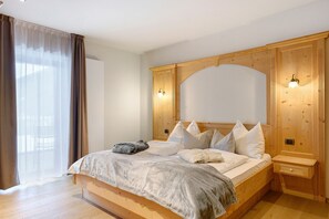 1 bedroom, WiFi, bed sheets - Hotel Murrer Double Room 206 with Mountain View, Spa and Wellness Area (Sarntal)