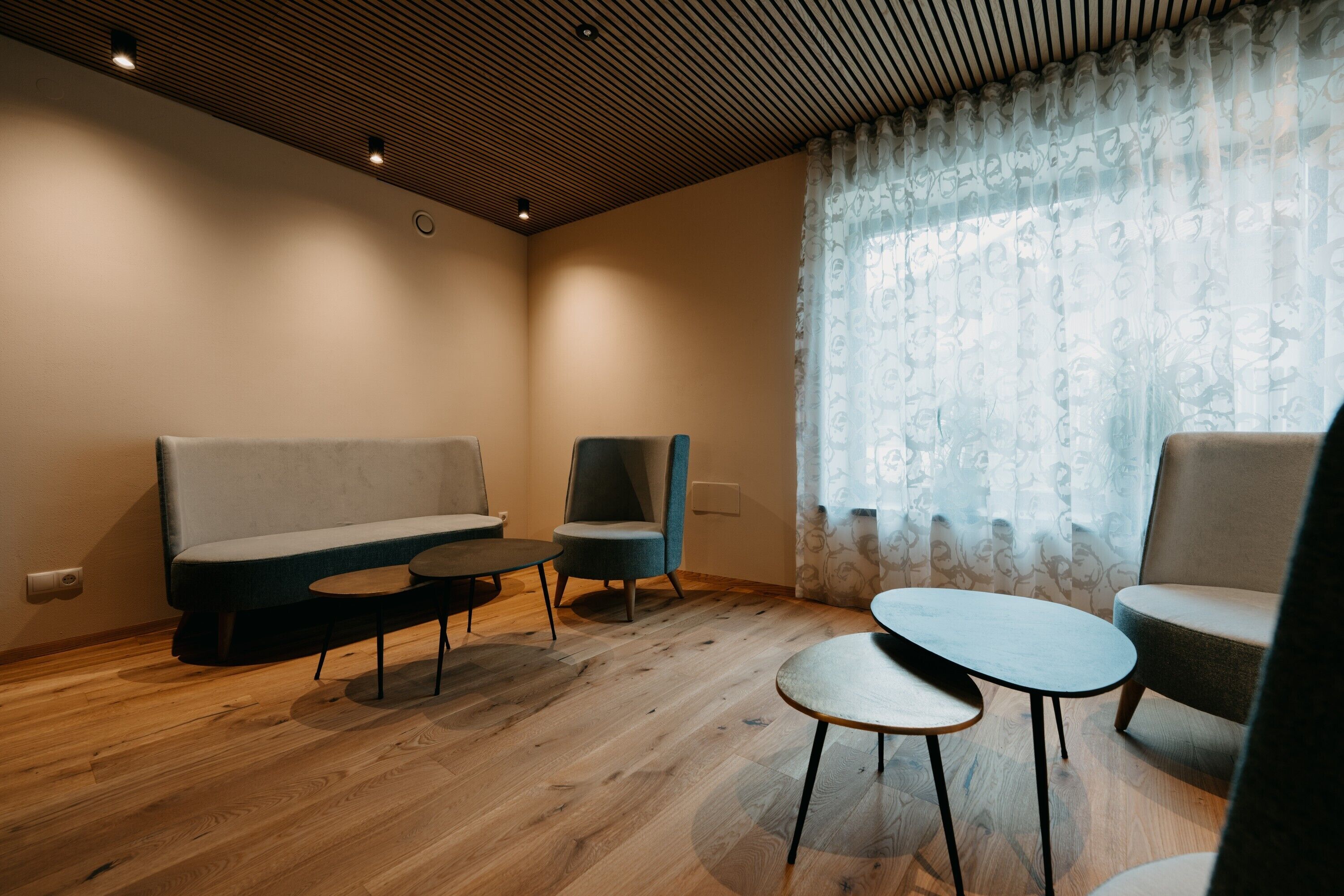 Fernseher, Tischtennisplatte