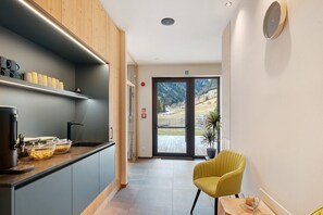 Interior - Room 'Murrer Double Room 203' with Mountain View, Shared Garden and Wi-Fi (Sarntal)