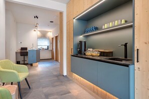 Interior - Room 'Murrer Doppelzimmer 202' with Mountain View, Shared Garden and Wi-Fi (Sarntal)