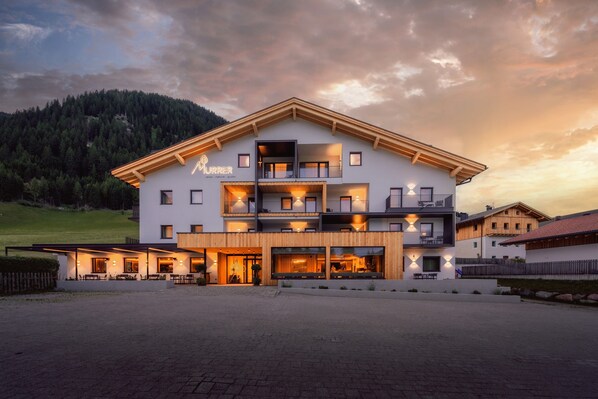 Exterior - Room 'Murrer Doppelzimmer 202' with Mountain View, Shared Garden and Wi-Fi (Sarntal)