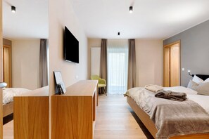 1 bedroom, WiFi, bed sheets - Room 'Murrer Doppelzimmer 202' with Mountain View, Shared Garden and Wi-Fi (Sarntal)