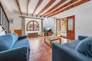 TV, ping pong - Can Tres Cames - Four Bedroom Villa, Sleeps 8 (Pollença)