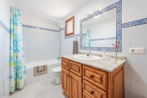 Shower, bidet, towels - Can Tres Cames - Four Bedroom Villa, Sleeps 8 (Pollença)