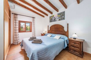 WiFi, bed sheets - Can Tres Cames - Four Bedroom Villa, Sleeps 8 (Pollença)