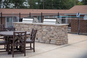 تناول الطعام بالخارج