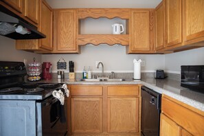 Mikrowelle, Ofen, Herdplatte, Geschirrspüler