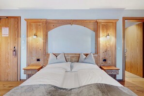 1 bedroom, WiFi, bed sheets - Murrer Double Room 105 with Mountain View, Spa and Wellness Area (Sarntal)