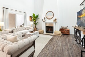 Smart TV, fireplace - Shoreline Garden 16 Stunning 3 bedroom (Destin)