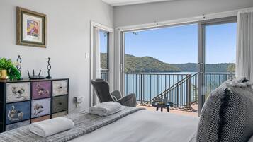 Lit parapluie, Wi-Fi, draps fournis