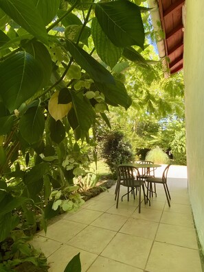 Outdoor dining - Le Bousquet: Charming Basque Country Farmhouse with Garden and Pool (Sames)