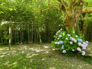 Property grounds - Le Bousquet: Charming Basque Country Farmhouse with Garden and Pool (Sames)