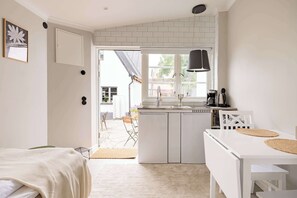1 bedroom, iron/ironing board, WiFi, bed sheets - Newly renovated studio in central Visby (Visby)